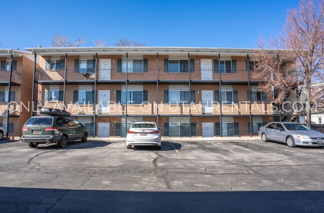 Building Photo - 166 N 400 W St
