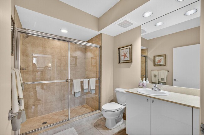 Building Photo - 1551 N Flagler Dr