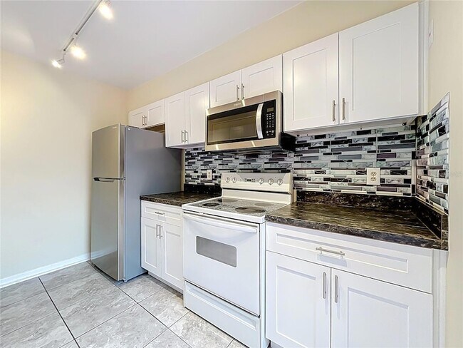 Building Photo - 5271 Coral Ct