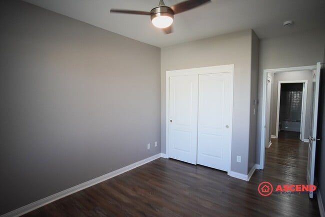 Building Photo - Beautiful 4 Bedroom SW Home Close to Freeway!