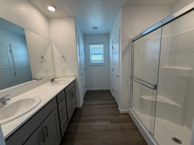 Building Photo - New Build - Never Lived In