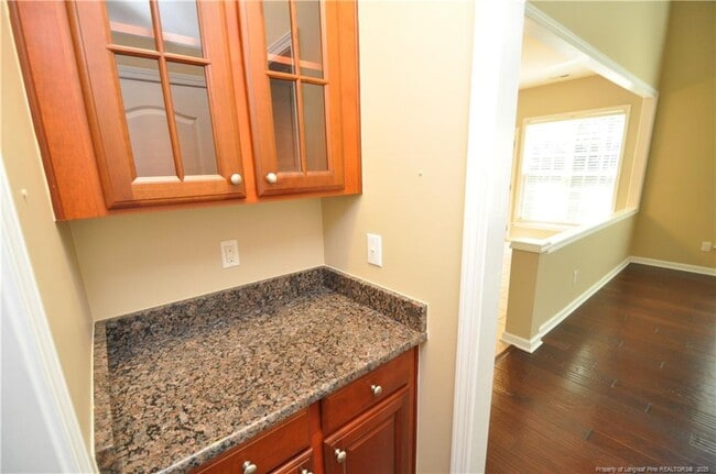 Building Photo - 300 Sutton Glen Dr