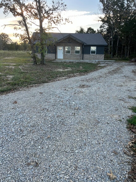 Building Photo - 198 Rustic Ln