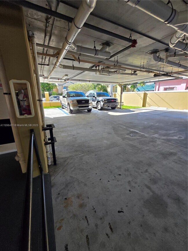 Building Photo - 2647 NW 25th Ave