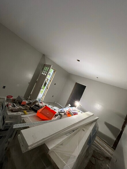 Building Photo - 711 Grandview Ave