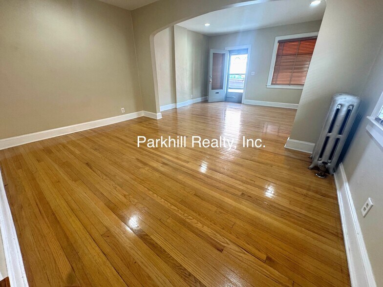 Building Photo - 24 Pen Argyl St