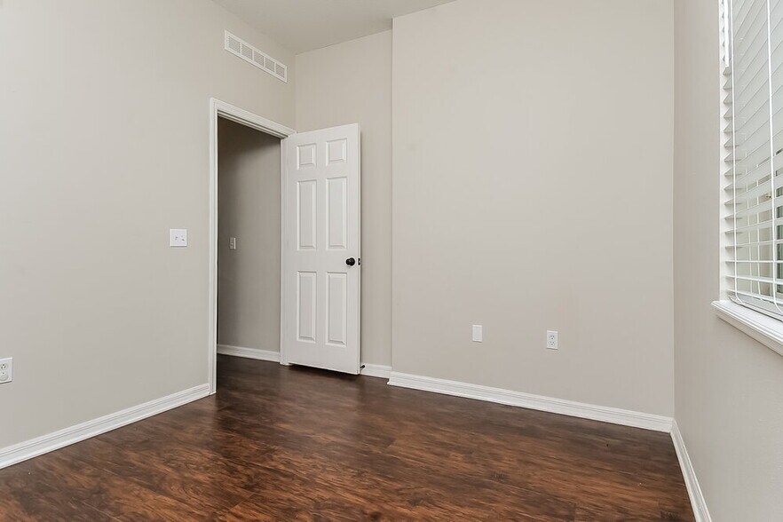 Building Photo - 1806 Eagle Pines Circle