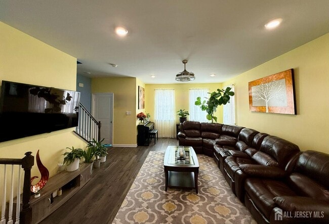 Building Photo - 301 Matutina Rd