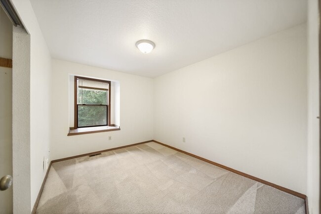Building Photo - MOVE IN READY! Lake Forest home - 3 bedrooms - North Thurston School District