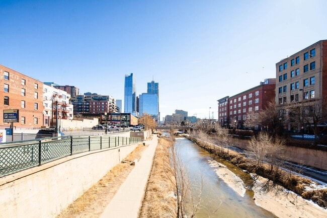Building Photo - Gorgeous 2 bed, 3 bath Condo w/ 2 Car Gara...