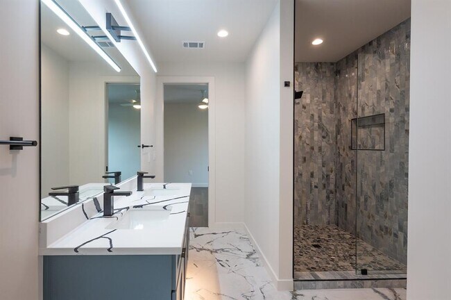 Building Photo - 4906 Aberdeen Cir