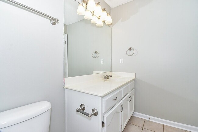 Building Photo - 401 Timber Way S