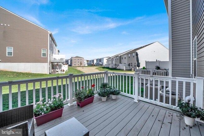 Building Photo - 15 Pratt Ln