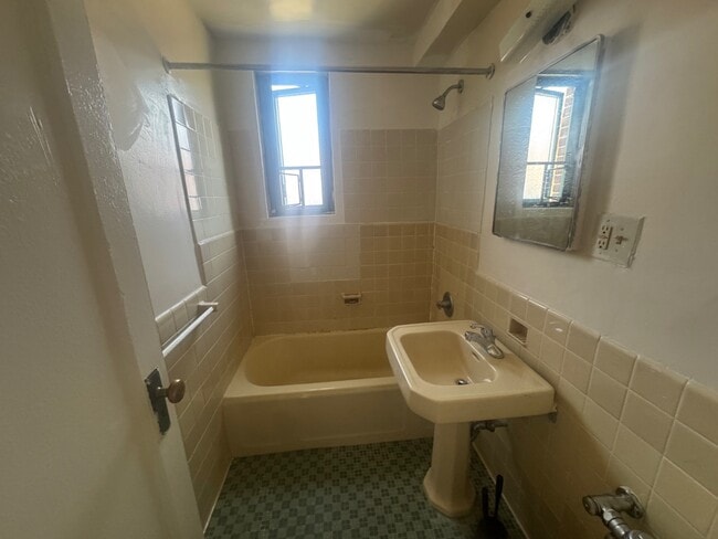 Building Photo - 1409 Metropolitan Ave