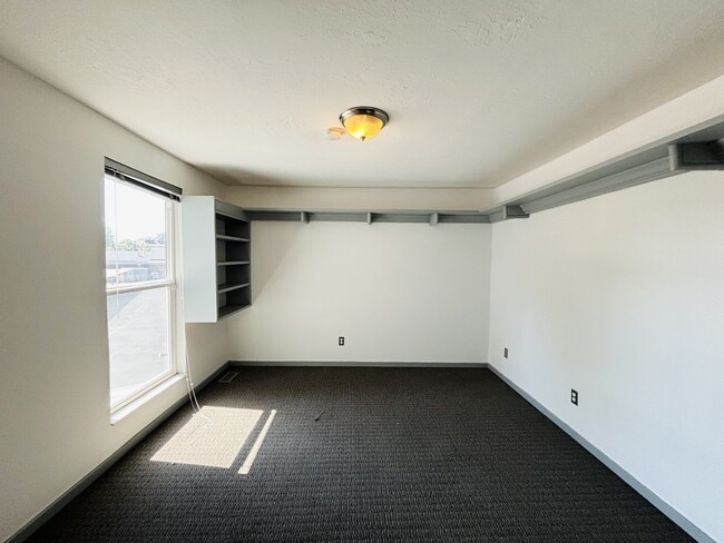 Building Photo - 333 E 4500 S