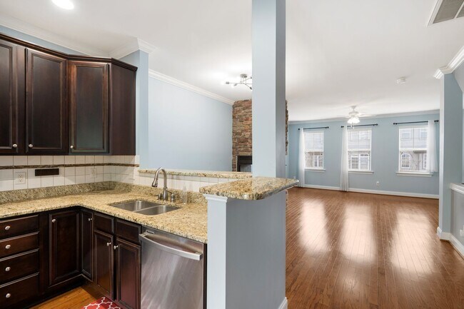 Building Photo - Gorgeous  3-bedroom townhome in North Raleigh!