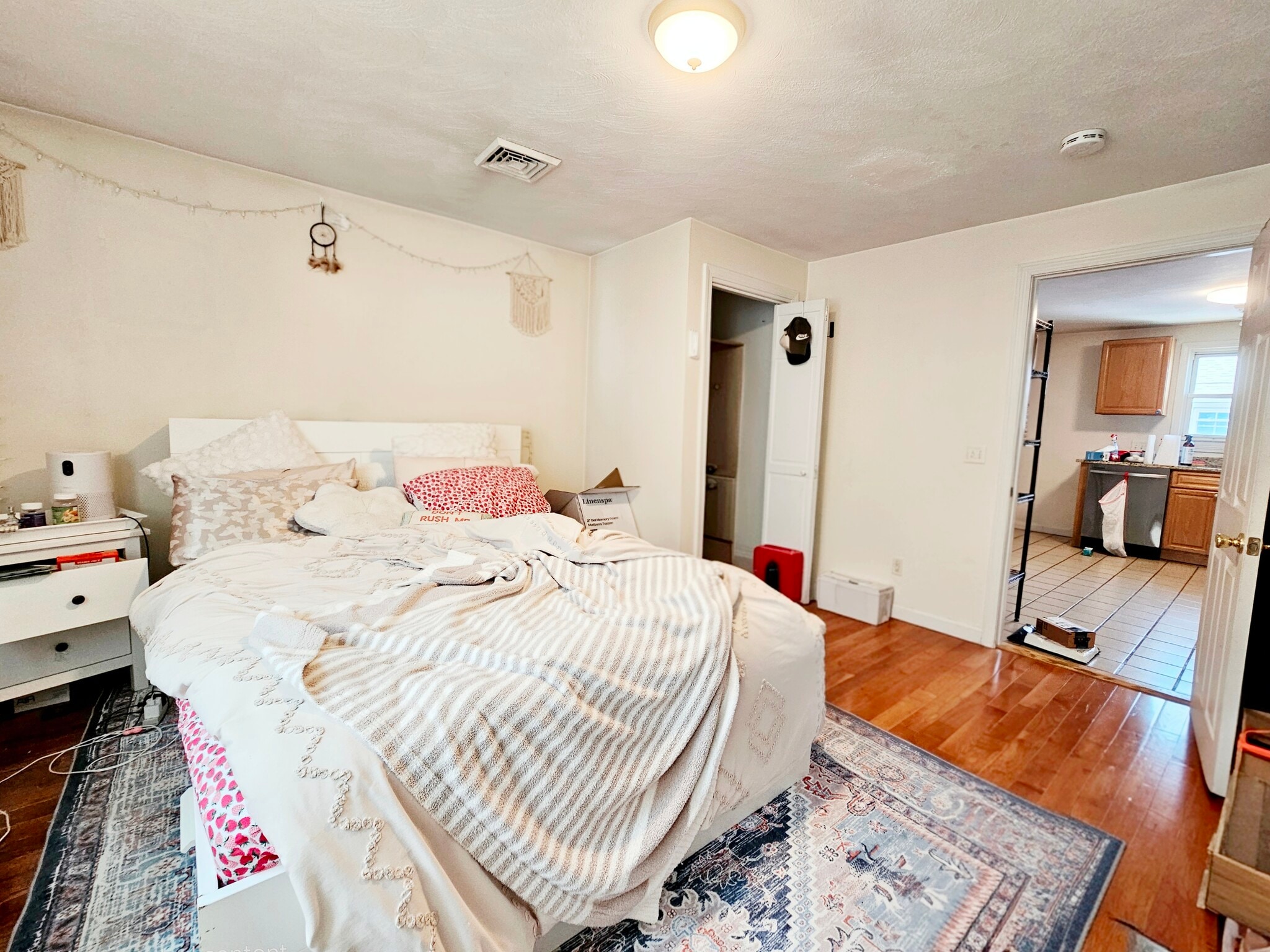 Building Photo - 74 Dunboy St