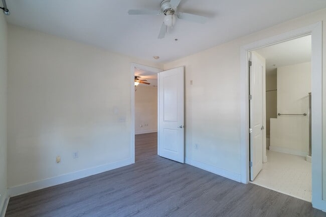 Building Photo - Wonderful 2bd/2bth uptown condo! lots of space in a beautiful building
