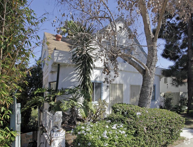 Primary Photo - 3977-3983 Georgia St