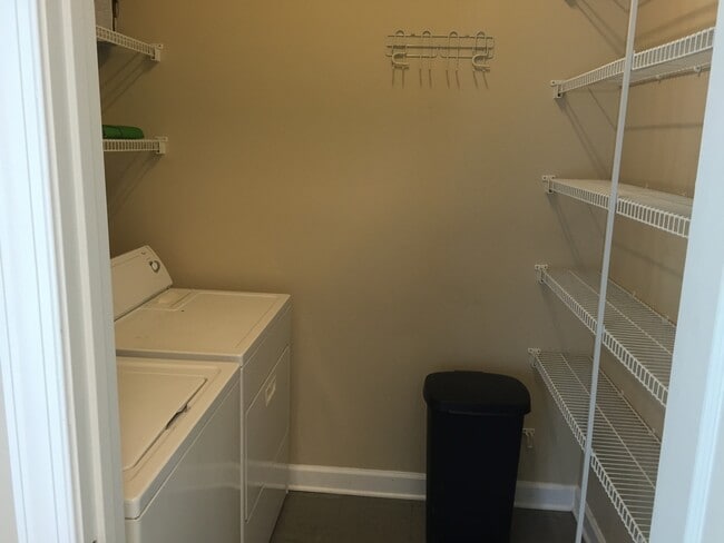 Building Photo - 8605 London Park Ct