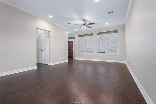 Building Photo - 1420 Holleman Dr