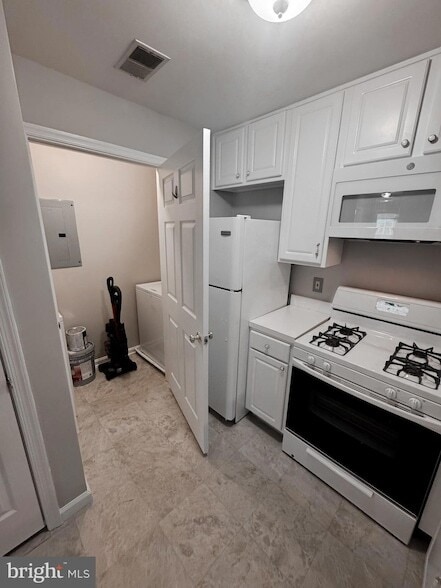 Building Photo - 6500 Lake Park Dr