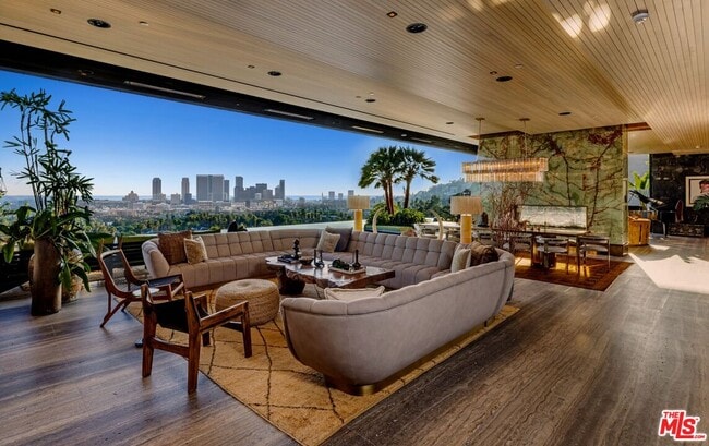 Building Photo - 1851 N Stanley Ave