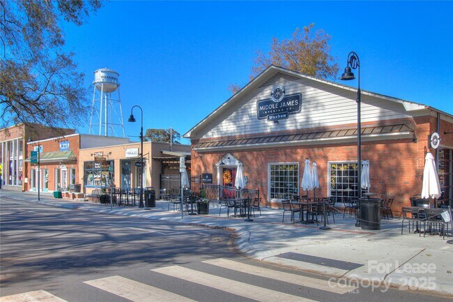 Building Photo - 1444 Ridgehaven Rd