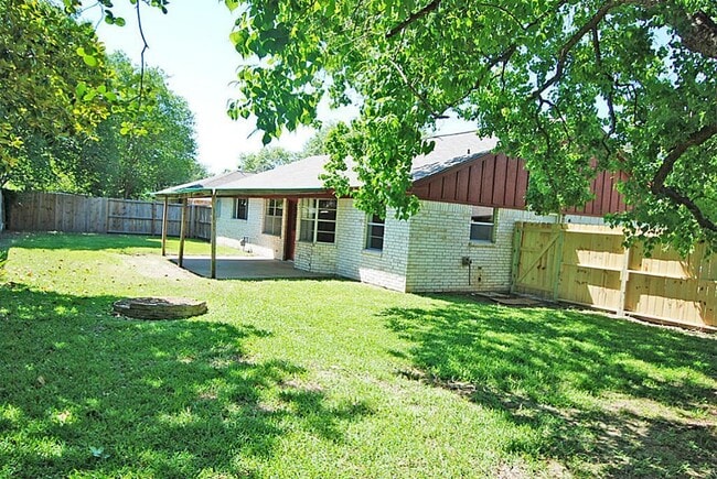 Building Photo - 16338 Autumn Wind Dr