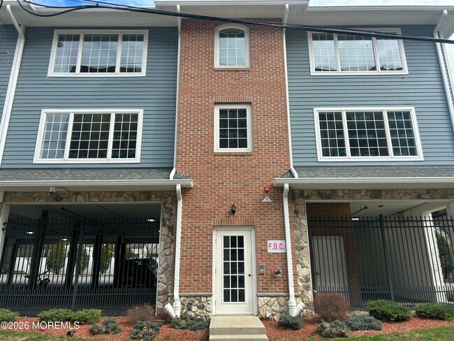 Building Photo - 45 Beers St