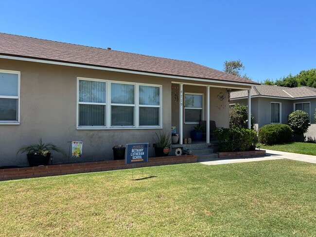 Primary Photo - Long Beach 3 Bedroom 1.5 Bath House - 2 Ca...