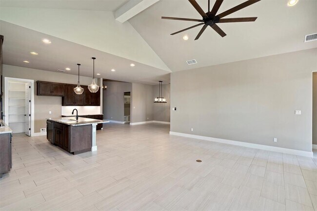 Building Photo - 904 Naranjo Dr