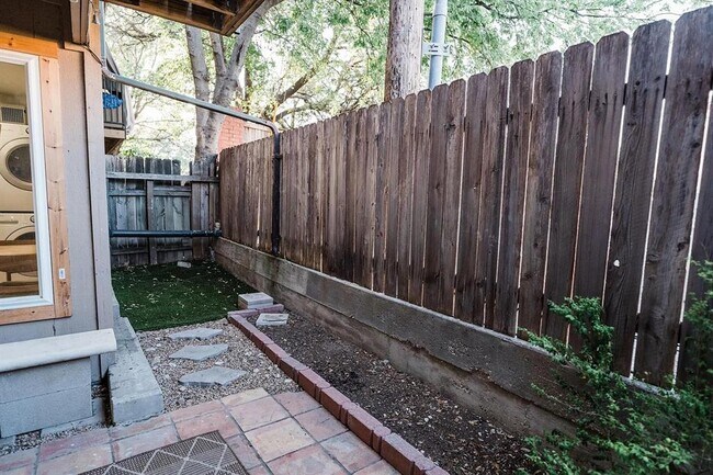 Building Photo - 2600 Penny Ln