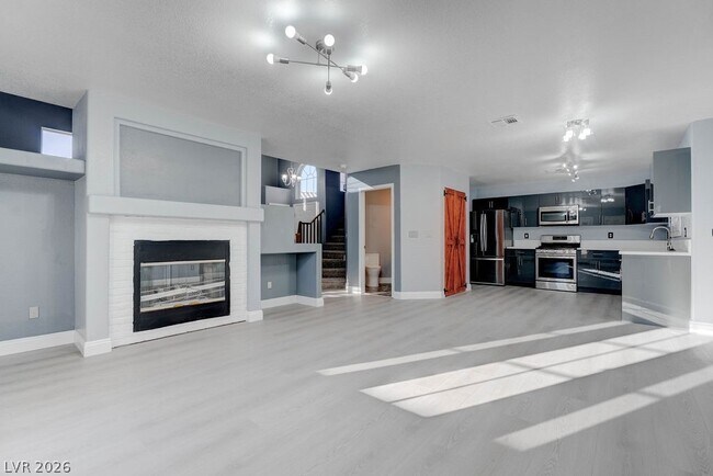 Building Photo - 879 Cozy Valley St