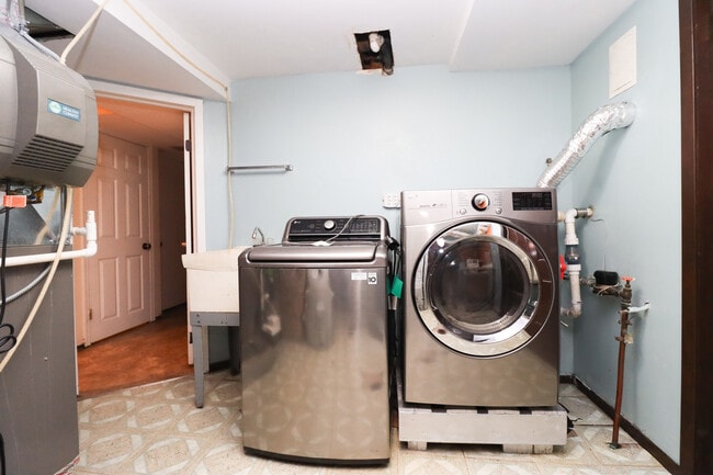 Building Photo - 500 Westwood Ave