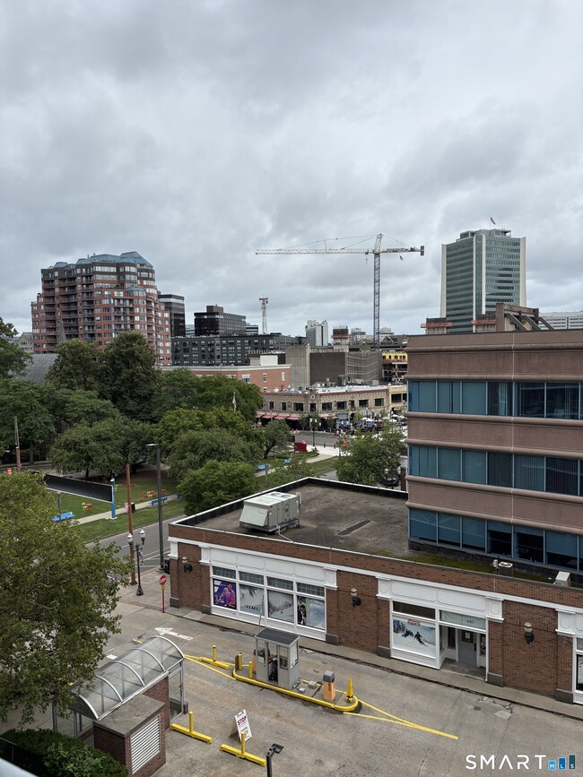 Building Photo - 444 Bedford St