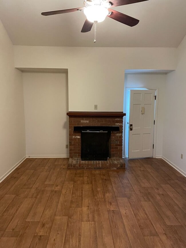 Building Photo - BEAUTIFUL SINGLE FAMILY HOME