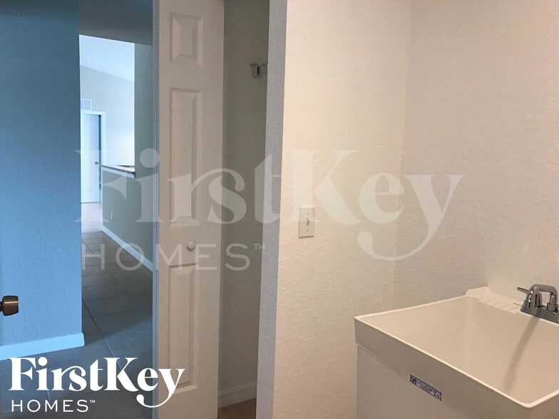 Building Photo - 6168 Lomax St