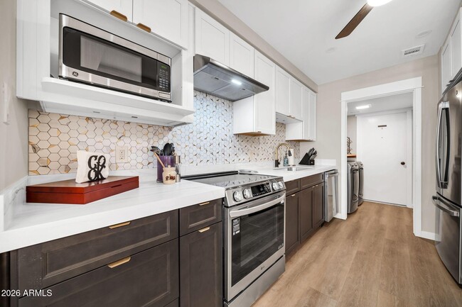 Building Photo - 7368 E Pleasant Run