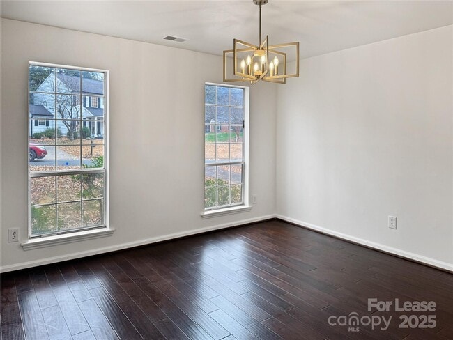 Building Photo - 8509 Golf Ridge Dr