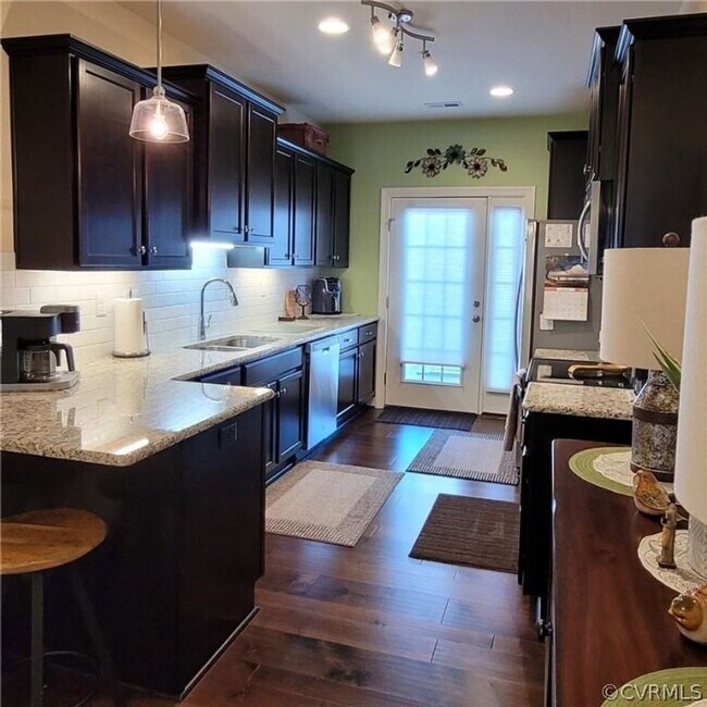 Building Photo - 7358 Pebble Lake Dr