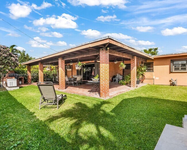 Building Photo - 9460 SW 53rd St