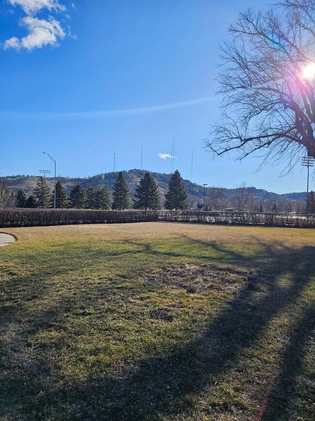 Building Photo - 4 BED | 2.5 BATH | DOUBLE GARAGE | WEST RAPID | FURNISHED