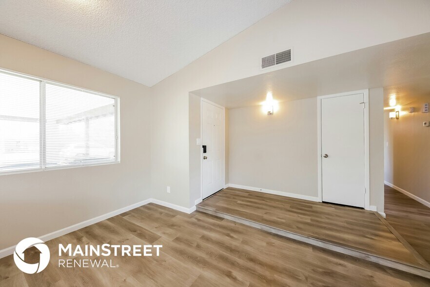 Building Photo - 337 W Kristal Way
