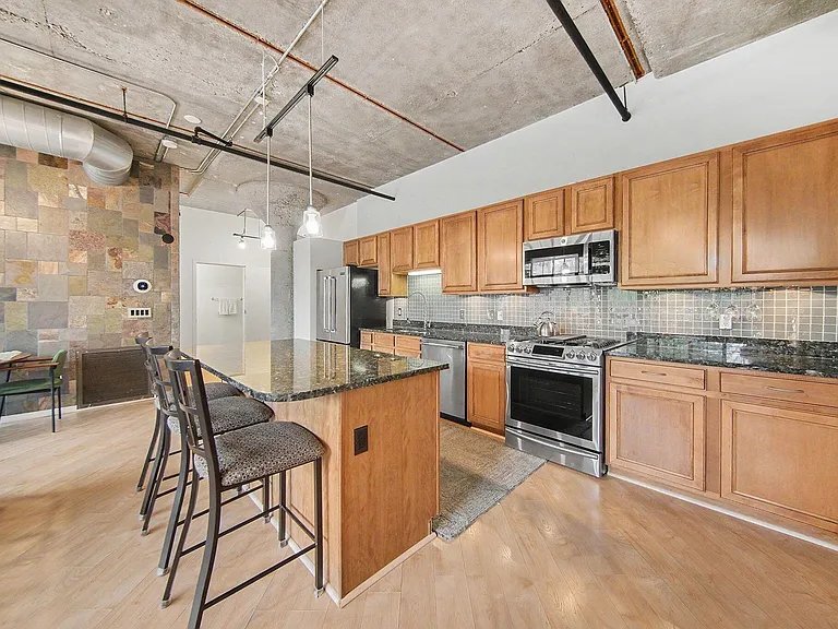 Building Photo - 315 2nd St