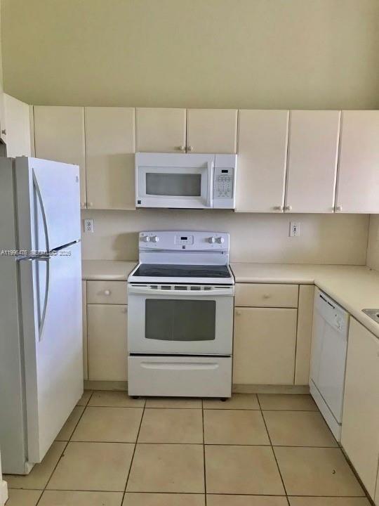 Building Photo - 2731 SE 17th Ave