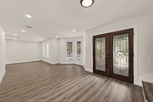 Building Photo - 10011 Pine Pass Dr