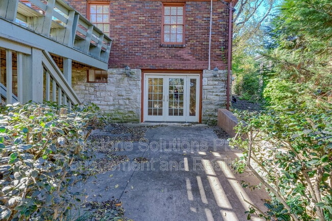 Building Photo - 502 32nd Ave S