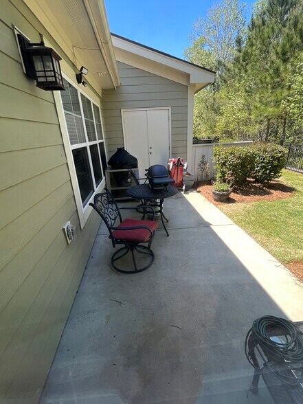 Building Photo - 1177 Evangeline Dr