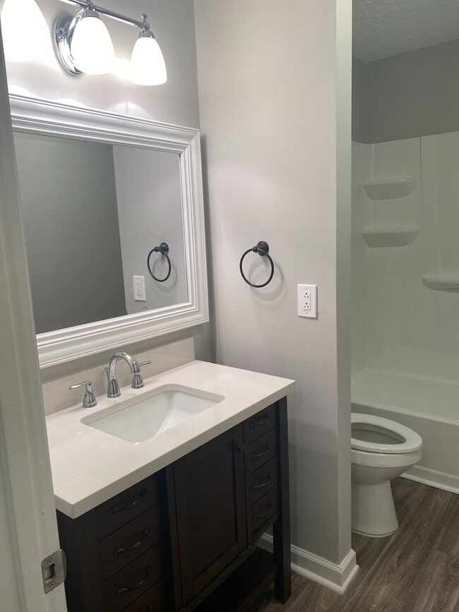 Building Photo - Spacious 4BR Townhome with Finished Basement & Community Amenities